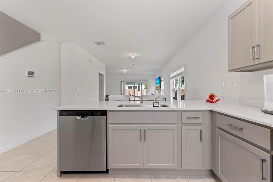 For Rent: $3,000 (3 beds, 2 baths, 1433 Square Feet)