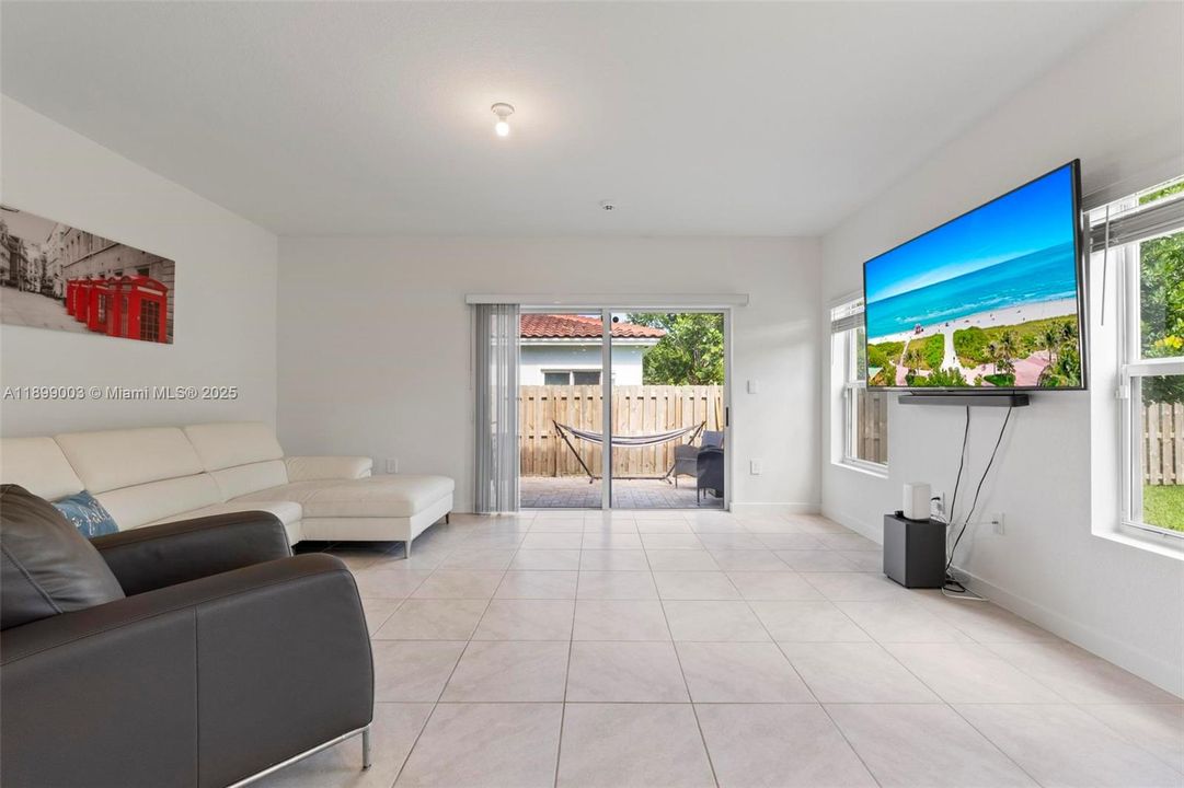 For Rent: $3,000 (3 beds, 2 baths, 1433 Square Feet)