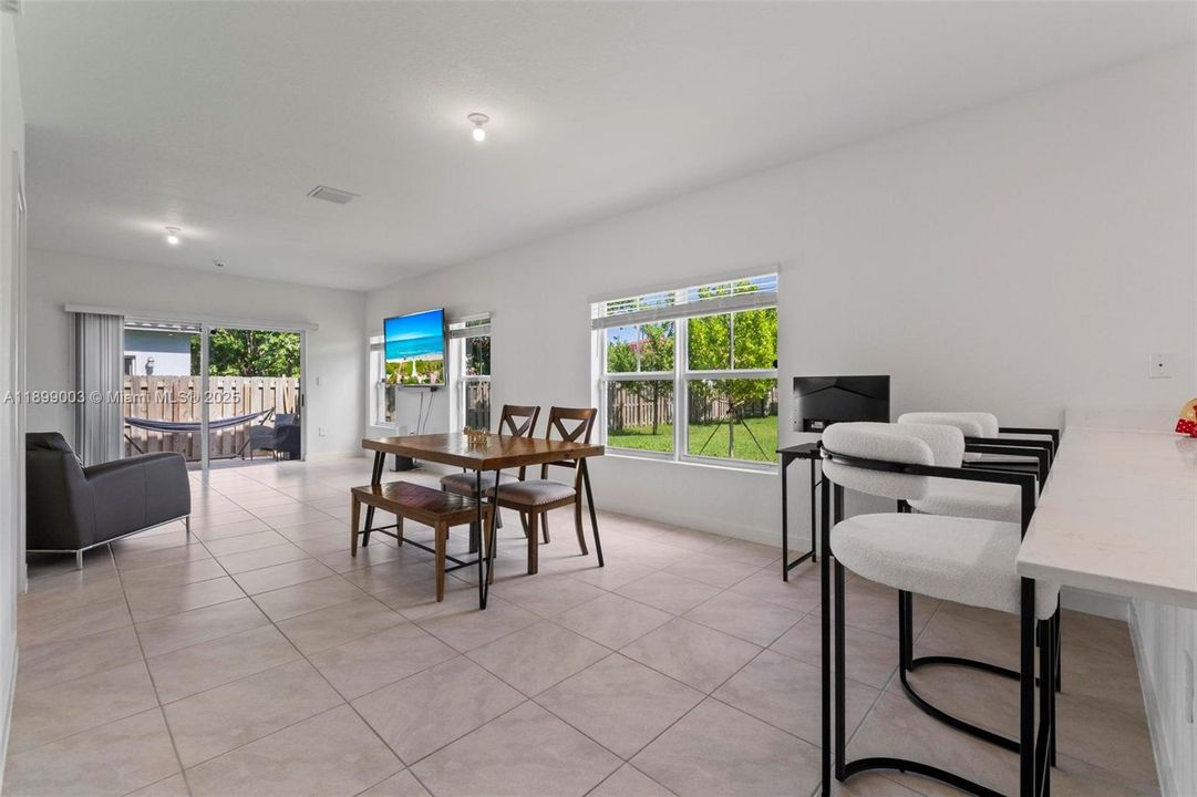 For Rent: $3,000 (3 beds, 2 baths, 1433 Square Feet)