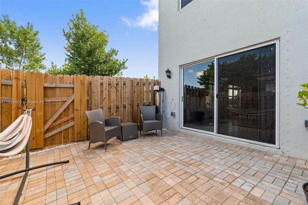 For Rent: $3,000 (3 beds, 2 baths, 1433 Square Feet)