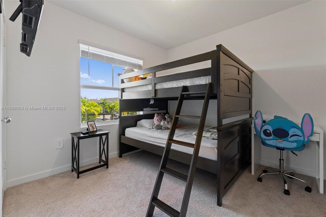 For Rent: $3,000 (3 beds, 2 baths, 1433 Square Feet)