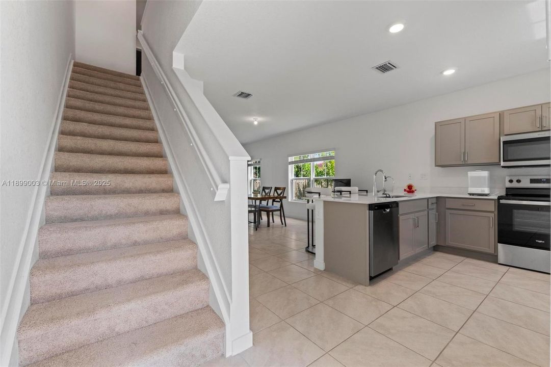 For Rent: $3,000 (3 beds, 2 baths, 1433 Square Feet)