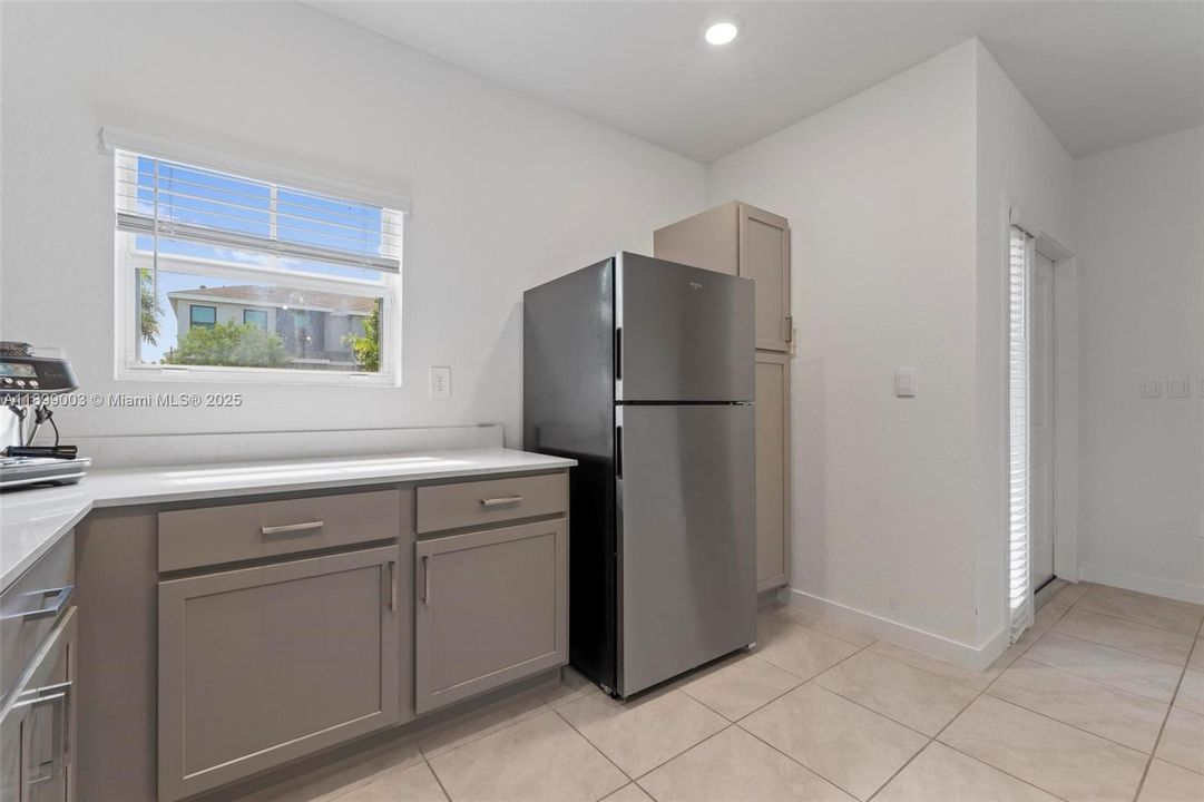 For Rent: $3,000 (3 beds, 2 baths, 1433 Square Feet)