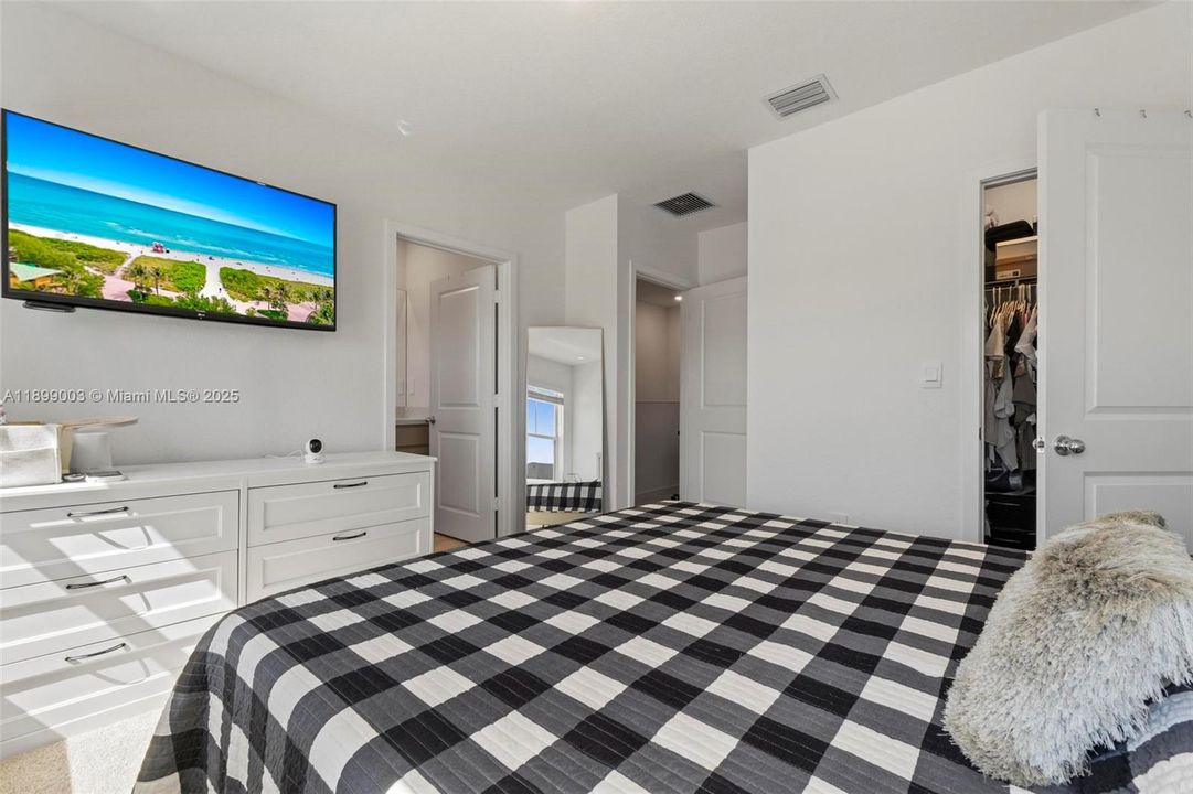 For Rent: $3,000 (3 beds, 2 baths, 1433 Square Feet)