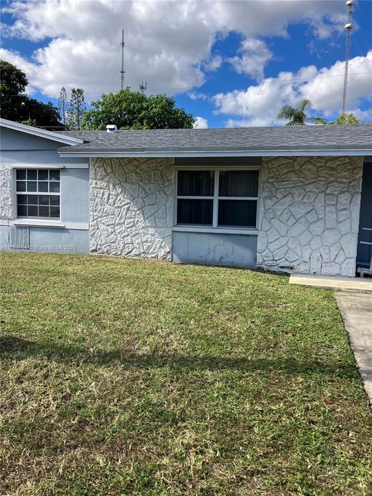 Active With Contract: $425,000 (3 beds, 2 baths, 1288 Square Feet)