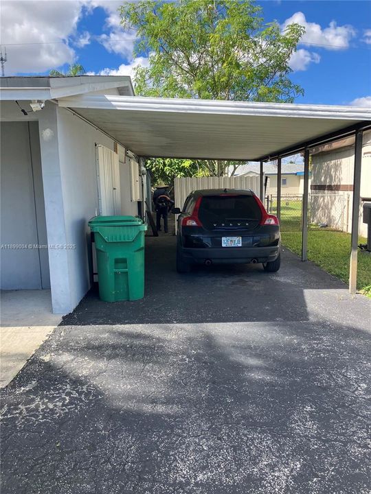 Active With Contract: $425,000 (3 beds, 2 baths, 1288 Square Feet)