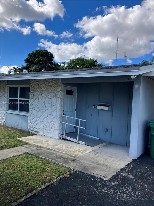 Active With Contract: $425,000 (3 beds, 2 baths, 1288 Square Feet)