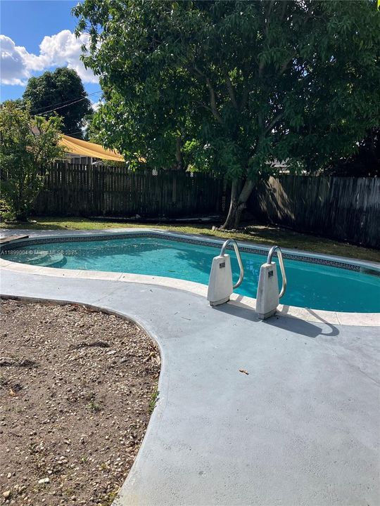 Active With Contract: $425,000 (3 beds, 2 baths, 1288 Square Feet)