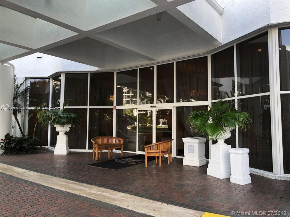 For Rent: $3,500 (2 beds, 2 baths, 1181 Square Feet)