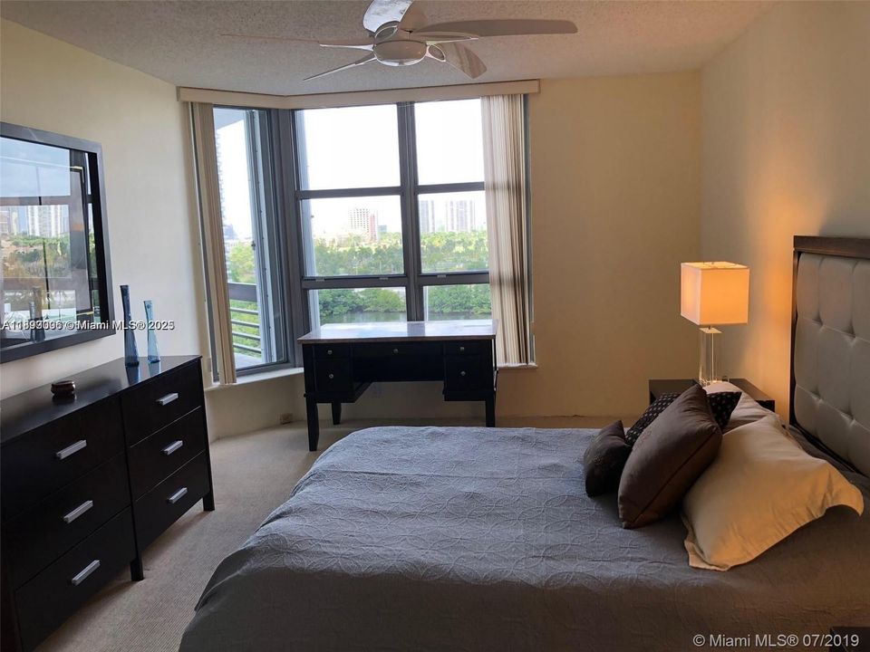 For Rent: $3,500 (2 beds, 2 baths, 1181 Square Feet)