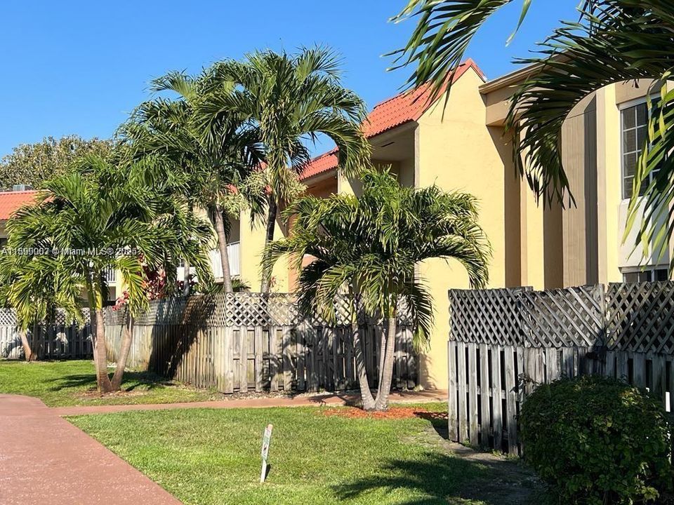 Recently Rented: $1,900 (1 beds, 1 baths, 810 Square Feet)