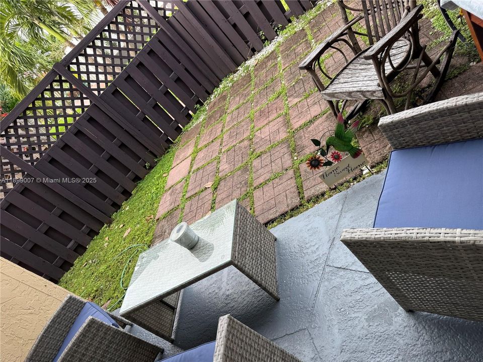 Recently Rented: $1,900 (1 beds, 1 baths, 810 Square Feet)