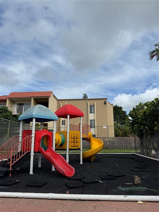 Recently Rented: $1,900 (1 beds, 1 baths, 810 Square Feet)