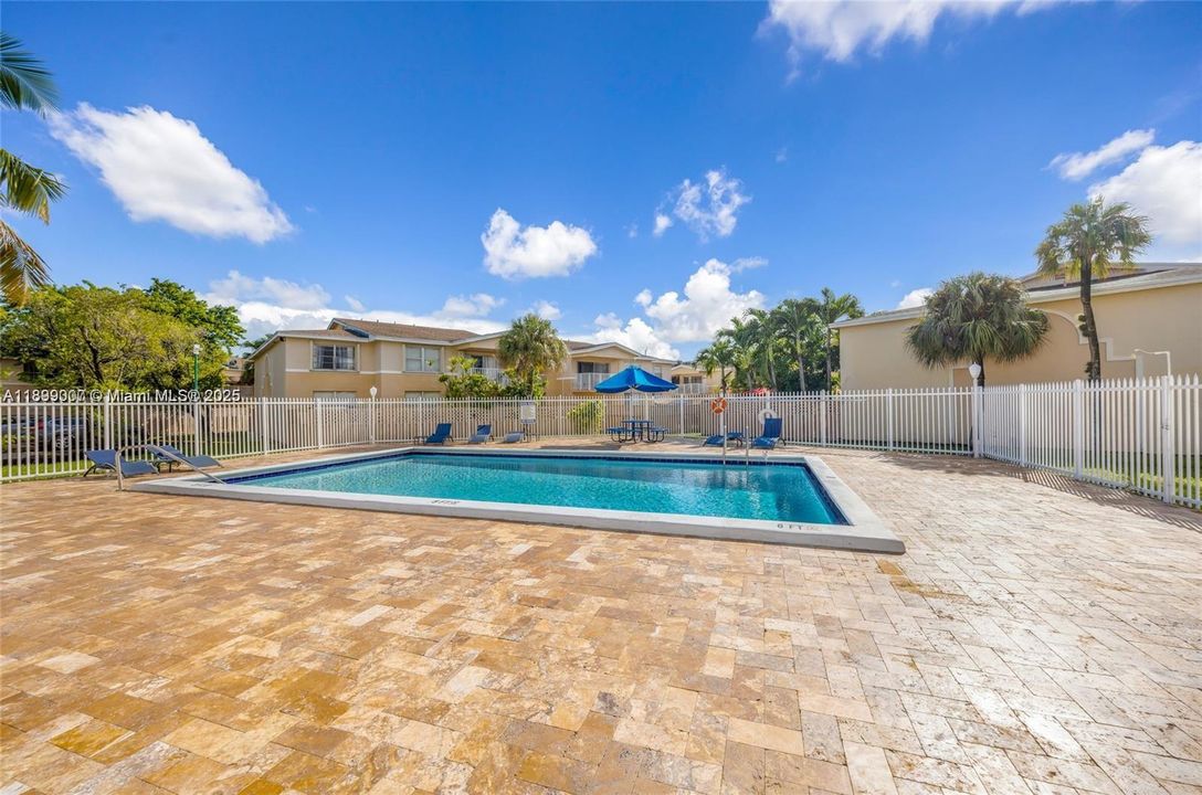 Recently Rented: $1,900 (1 beds, 1 baths, 810 Square Feet)