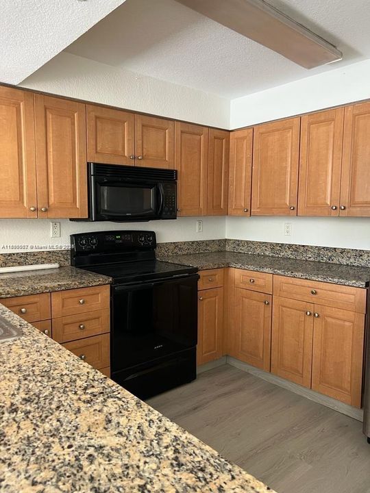 Recently Rented: $1,900 (1 beds, 1 baths, 810 Square Feet)
