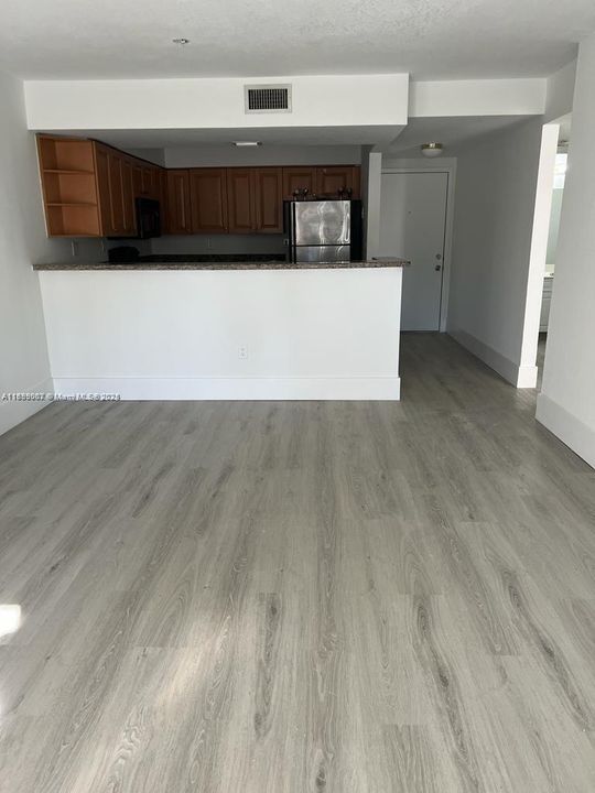 Recently Rented: $1,900 (1 beds, 1 baths, 810 Square Feet)