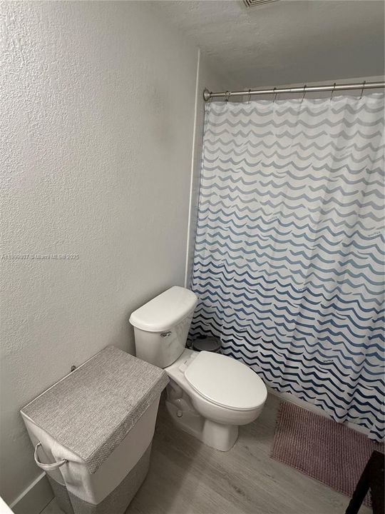 Recently Rented: $1,900 (1 beds, 1 baths, 810 Square Feet)