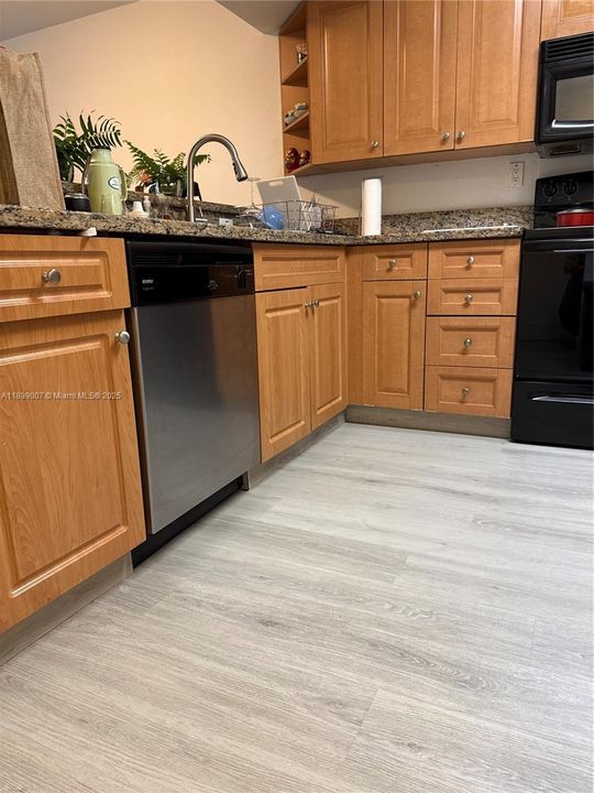 Recently Rented: $1,900 (1 beds, 1 baths, 810 Square Feet)