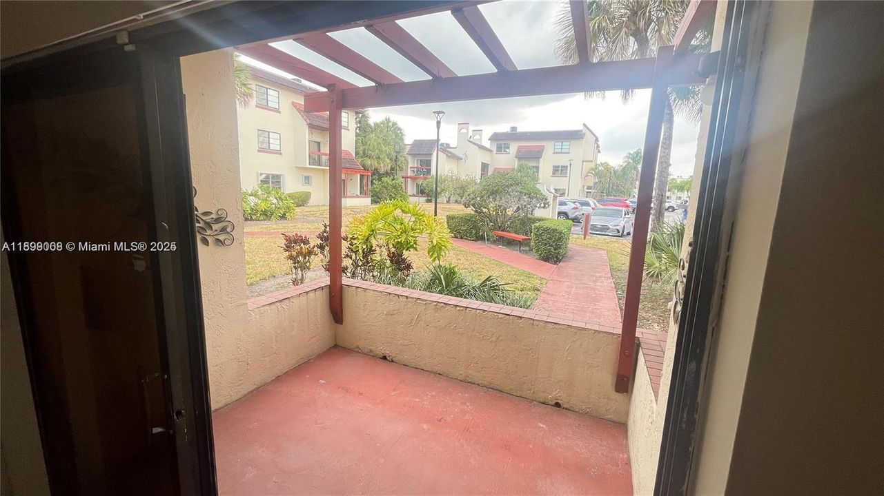 Recently Rented: $2,000 (1 beds, 1 baths, 765 Square Feet)