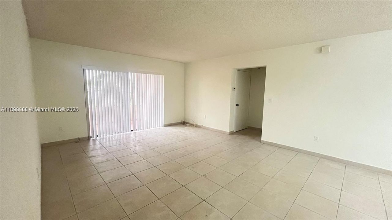 Recently Rented: $2,000 (1 beds, 1 baths, 765 Square Feet)