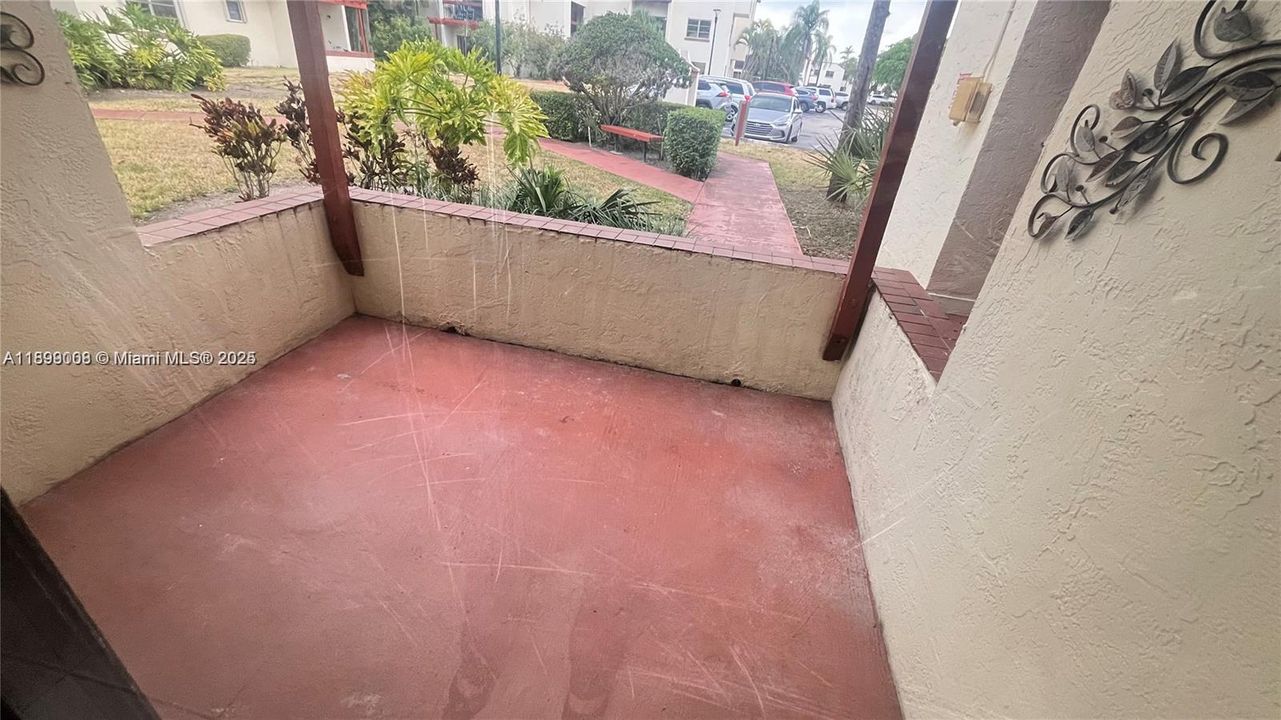 Recently Rented: $2,000 (1 beds, 1 baths, 765 Square Feet)