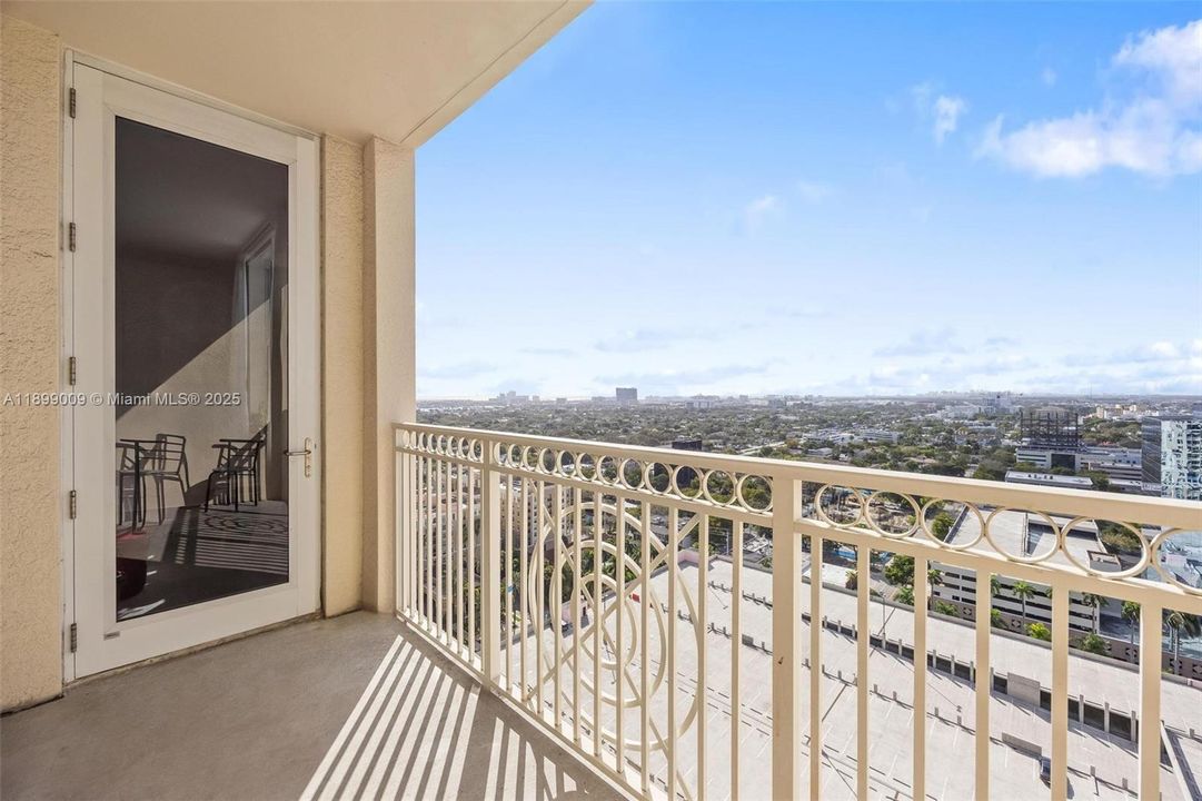 For Sale: $500,000 (2 beds, 2 baths, 1246 Square Feet)