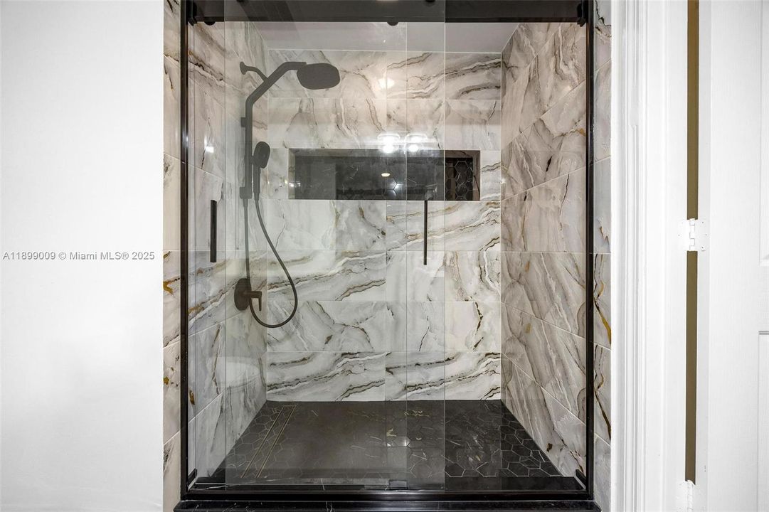 For Sale: $500,000 (2 beds, 2 baths, 1246 Square Feet)