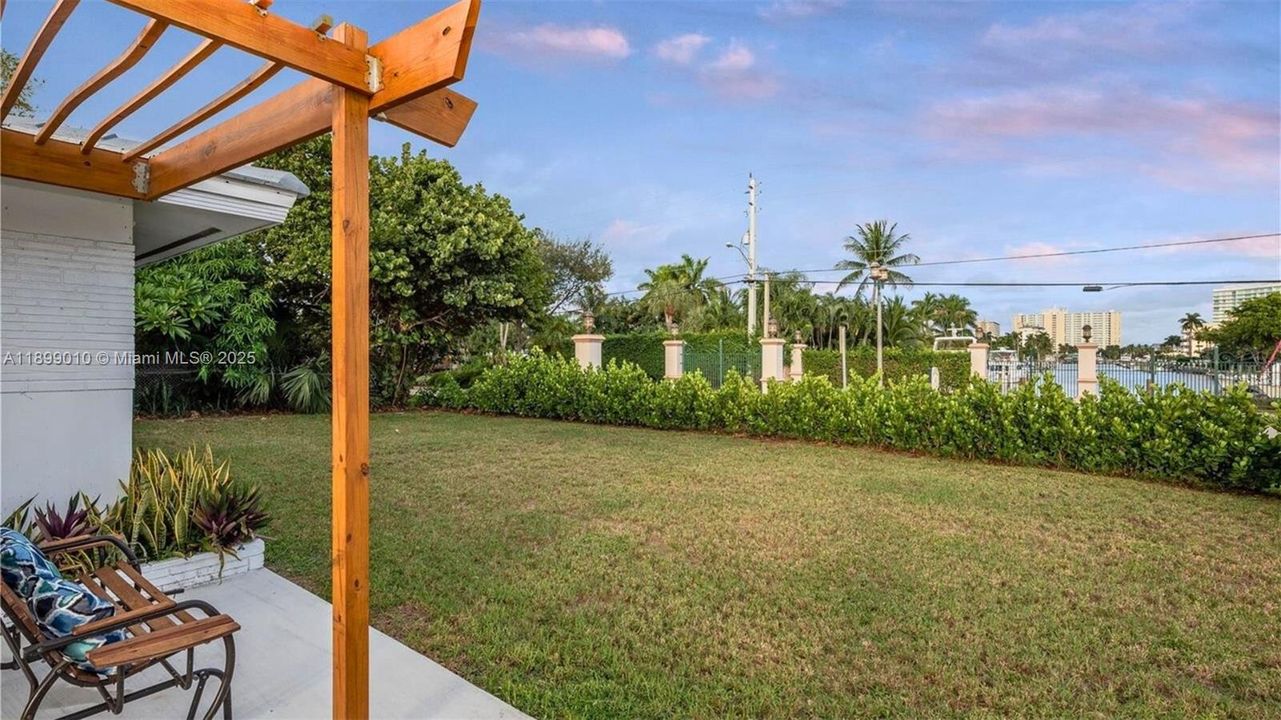 For Sale: $1,500,000 (3 beds, 2 baths, 2032 Square Feet)