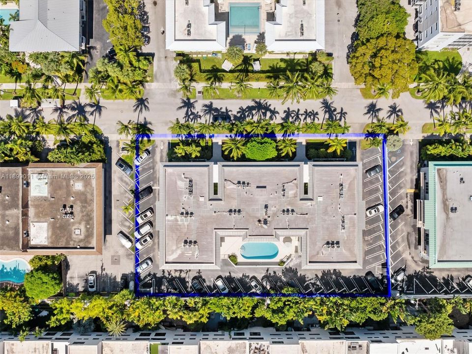 Active With Contract: $2,600 (1 beds, 1 baths, 679 Square Feet)