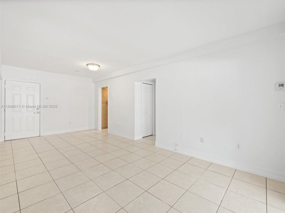 Active With Contract: $2,600 (1 beds, 1 baths, 679 Square Feet)