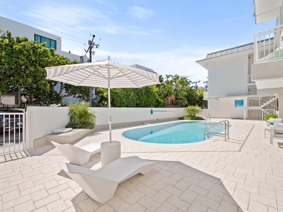 Active With Contract: $2,600 (1 beds, 1 baths, 679 Square Feet)