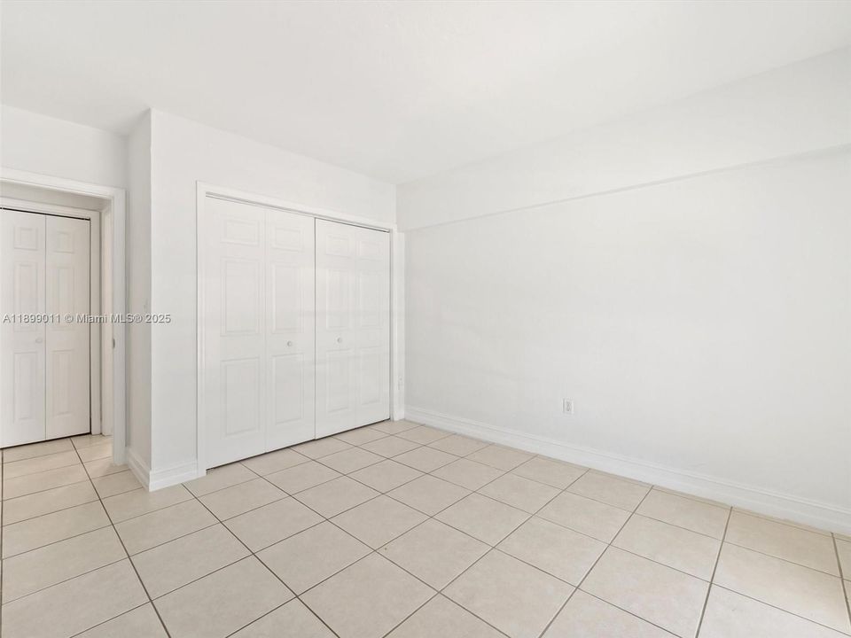 Active With Contract: $2,600 (1 beds, 1 baths, 679 Square Feet)