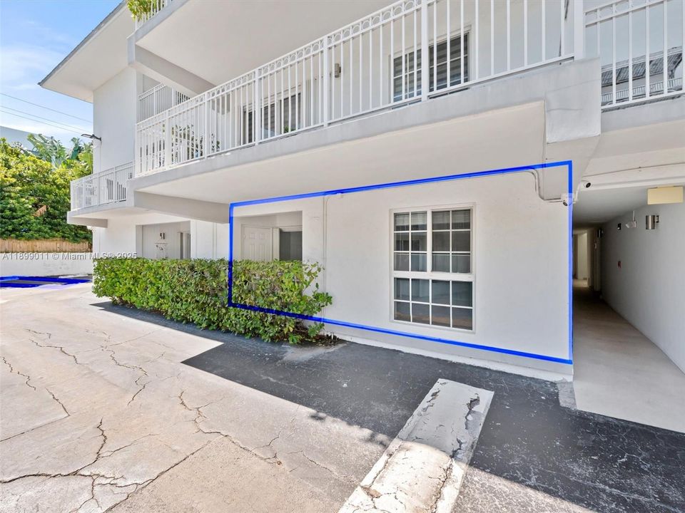 Active With Contract: $2,600 (1 beds, 1 baths, 679 Square Feet)