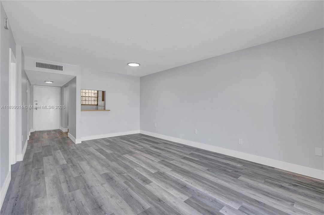 Activo con contrato: $1,500 (1 camas, 1 baños, 930 Pies cuadrados)