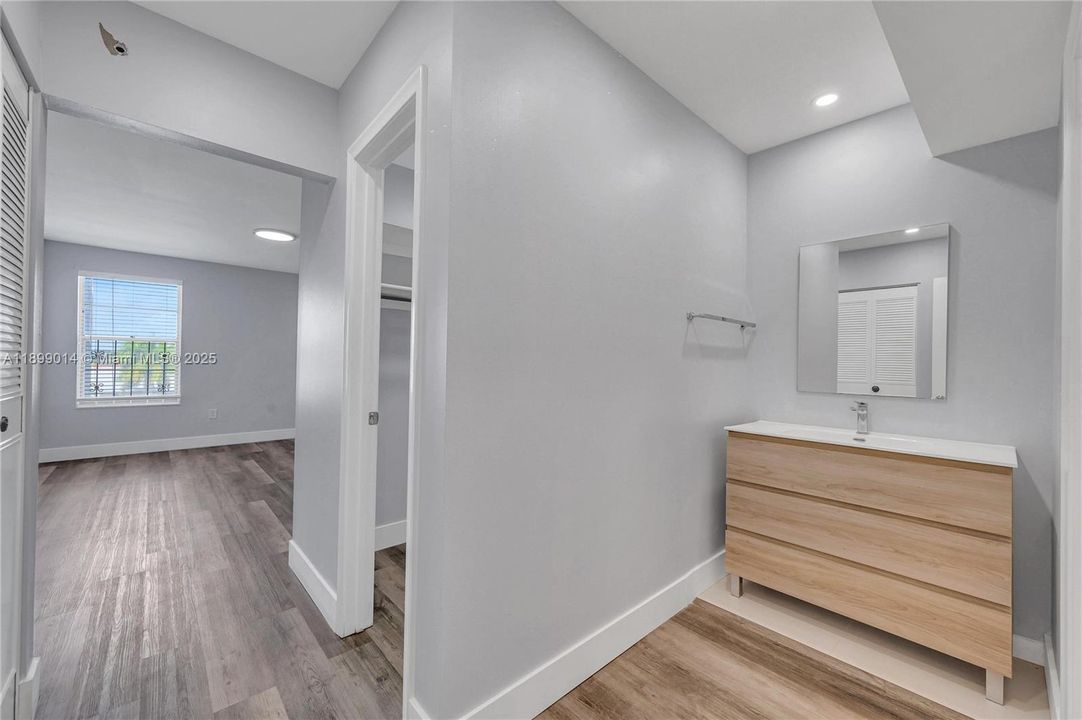 Activo con contrato: $1,500 (1 camas, 1 baños, 930 Pies cuadrados)