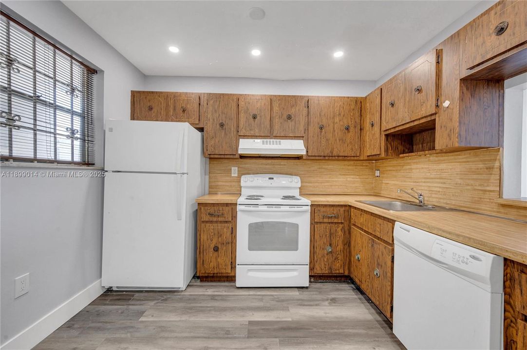 Activo con contrato: $1,500 (1 camas, 1 baños, 930 Pies cuadrados)