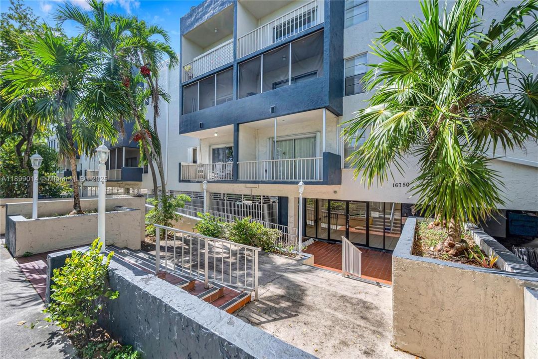 Activo con contrato: $1,500 (1 camas, 1 baños, 930 Pies cuadrados)