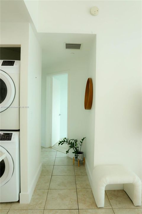 For Sale: $435,000 (2 beds, 2 baths, 948 Square Feet)