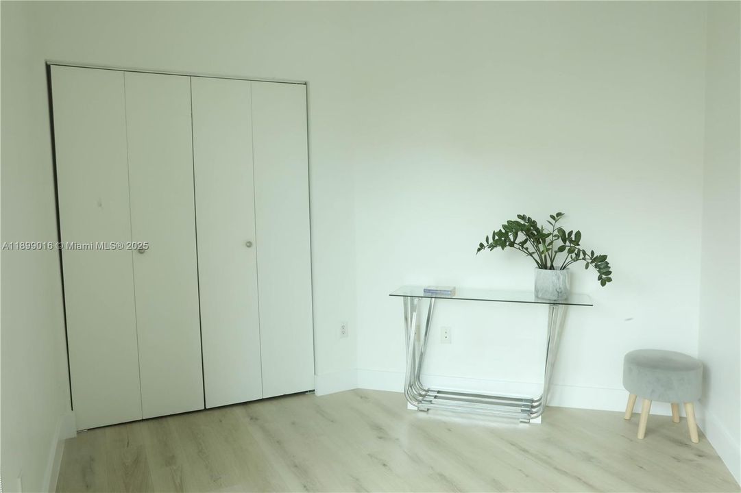 For Sale: $435,000 (2 beds, 2 baths, 948 Square Feet)