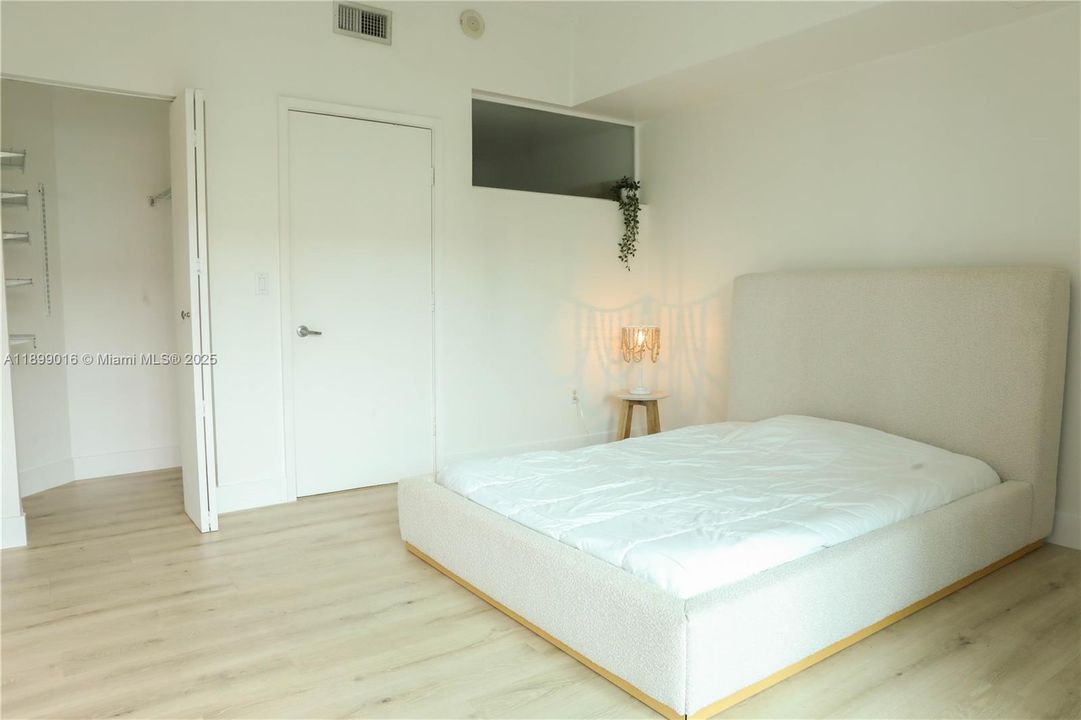 For Sale: $435,000 (2 beds, 2 baths, 948 Square Feet)