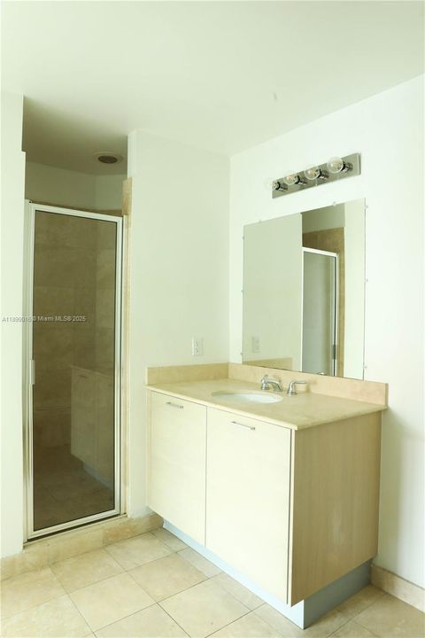 For Sale: $435,000 (2 beds, 2 baths, 948 Square Feet)