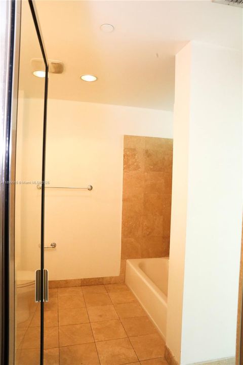 For Sale: $435,000 (2 beds, 2 baths, 948 Square Feet)