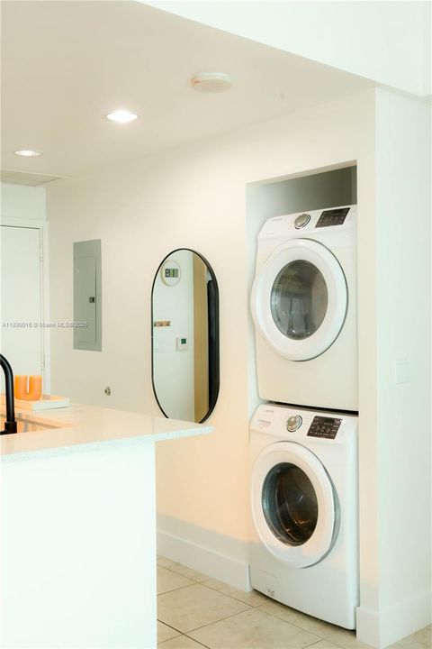 For Sale: $435,000 (2 beds, 2 baths, 948 Square Feet)