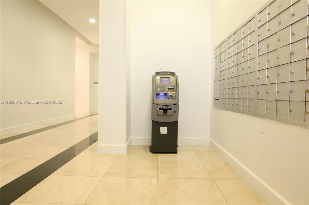 For Sale: $435,000 (2 beds, 2 baths, 948 Square Feet)