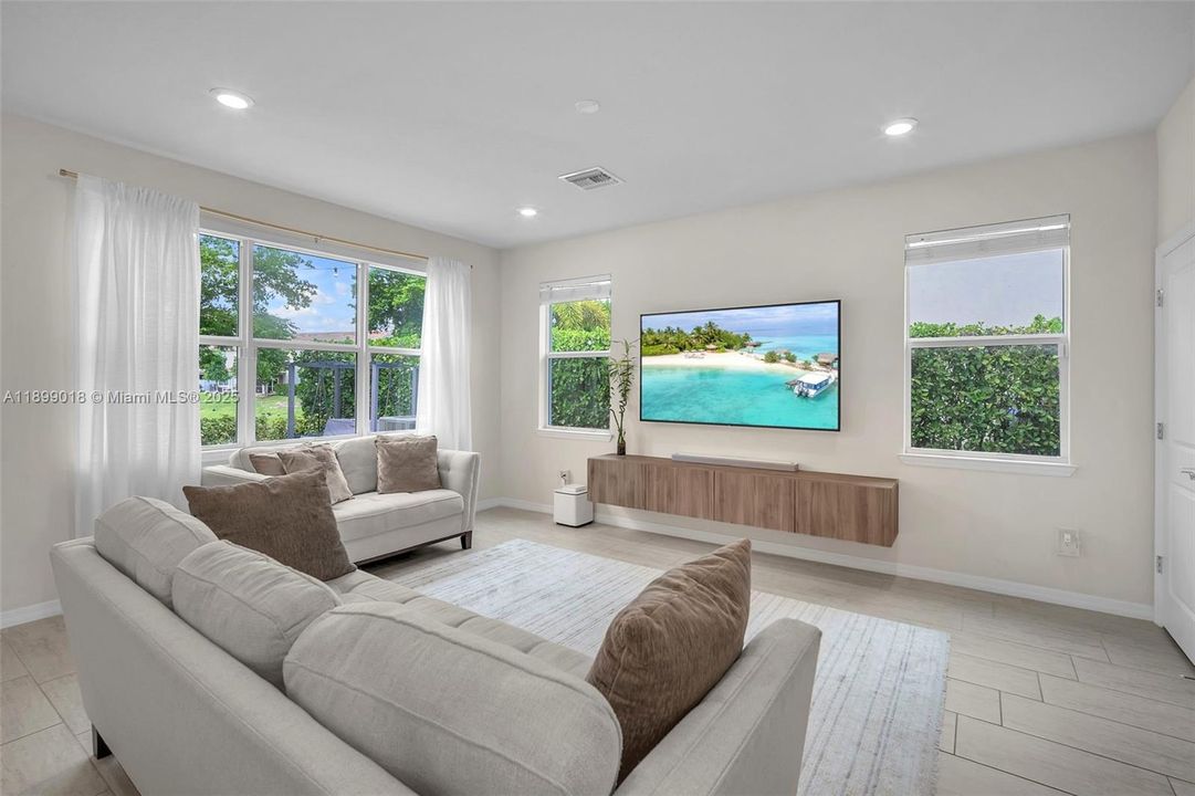 待售: $725,000 (3 贝兹, 2 浴室, 1906 平方英尺)