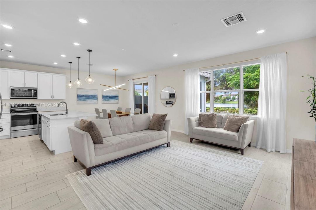 待售: $725,000 (3 贝兹, 2 浴室, 1906 平方英尺)