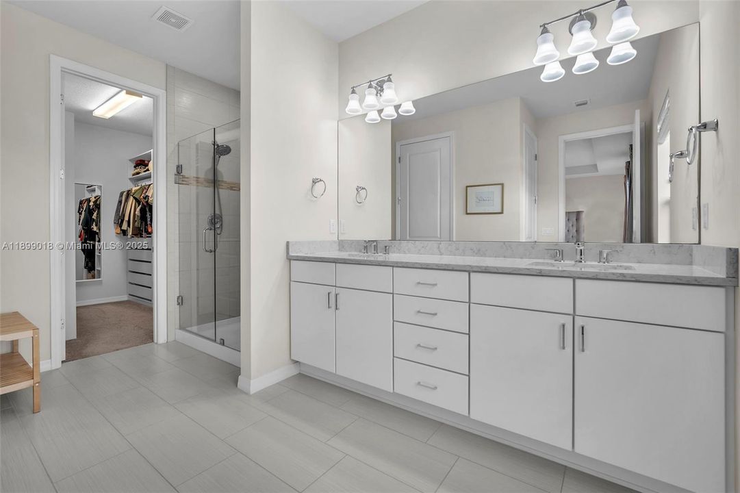 待售: $725,000 (3 贝兹, 2 浴室, 1906 平方英尺)