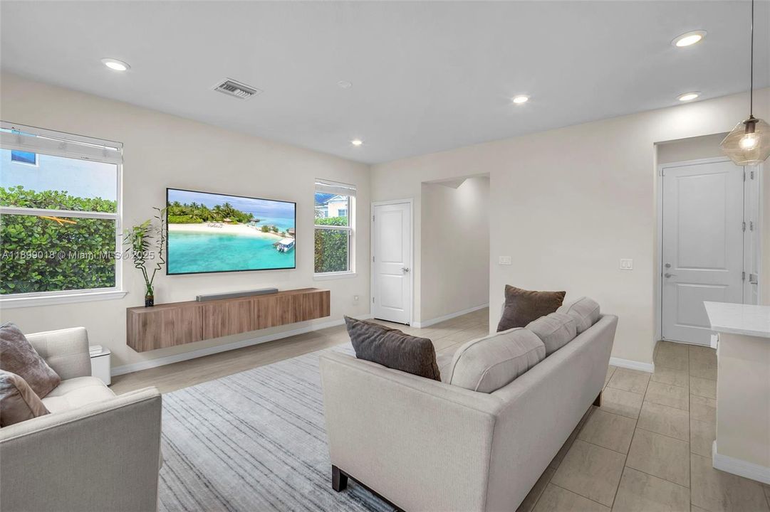 待售: $725,000 (3 贝兹, 2 浴室, 1906 平方英尺)