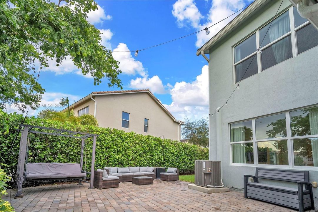 待售: $725,000 (3 贝兹, 2 浴室, 1906 平方英尺)