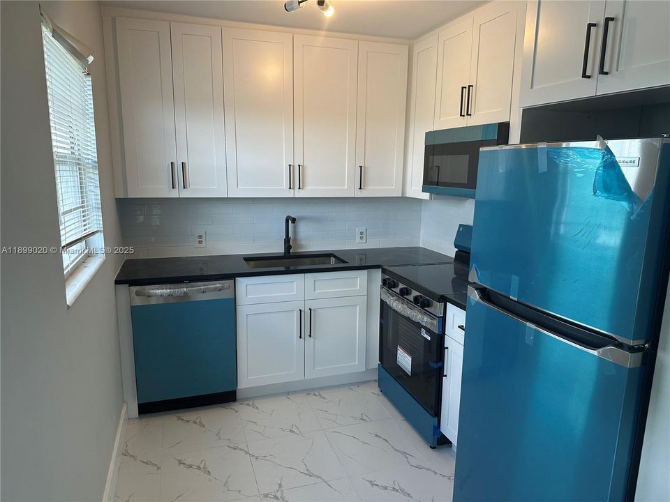 出租: $1,999 (2 贝兹, 1 浴室, 840 平方英尺)